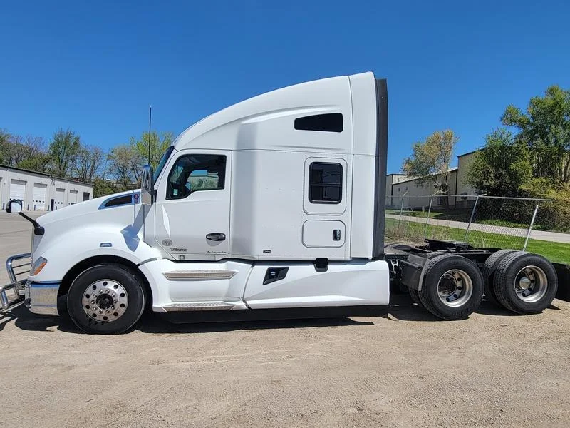 2019 Kenworth T680 - image 2