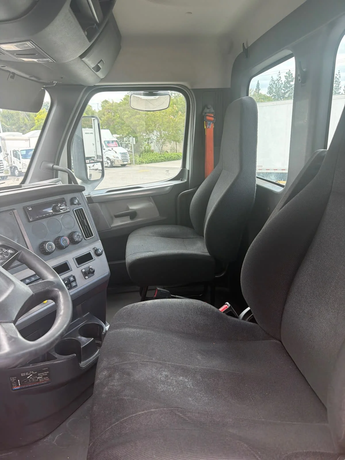 2019 Freightliner Cascadia in Pomona, CA — photo 7