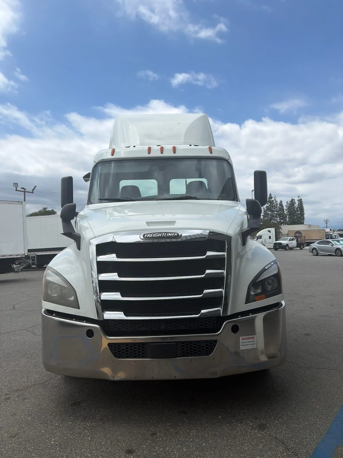 2019 Freightliner Cascadia in Pomona, CA — photo 2