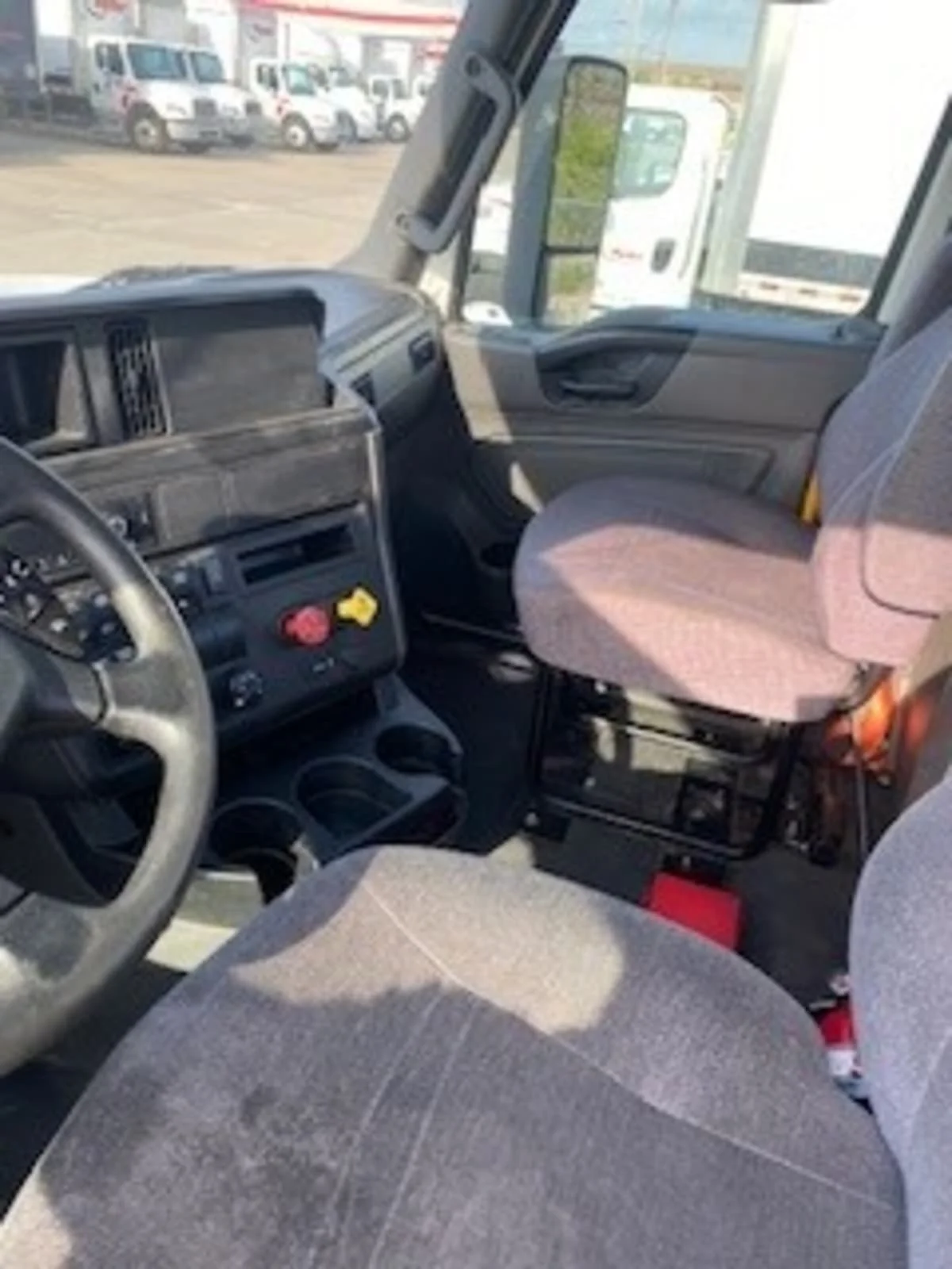 2022 International LT in Kansas City, MO — photo 8