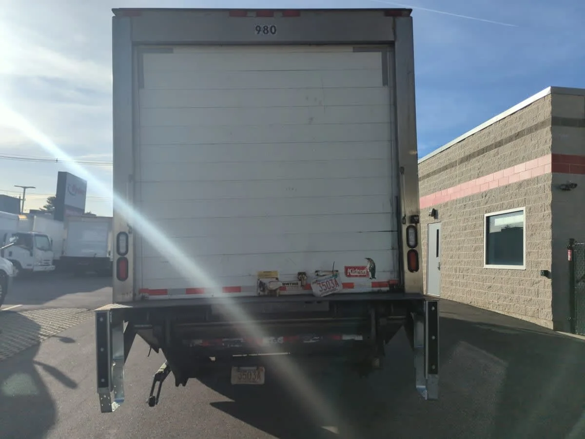 2018 Freightliner M2 106 - image 5