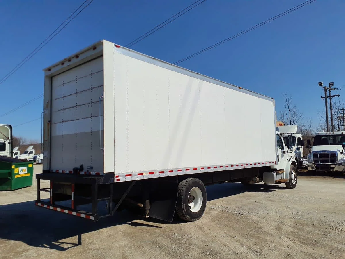 2018 Freightliner M2 106 in Indianapolis, IN — photo 4