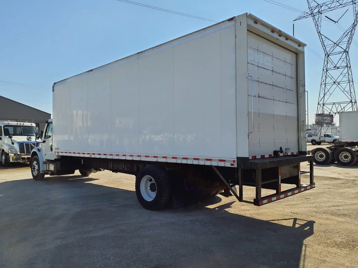 2018 Freightliner M2 106 in Indianapolis, IN — photo 6