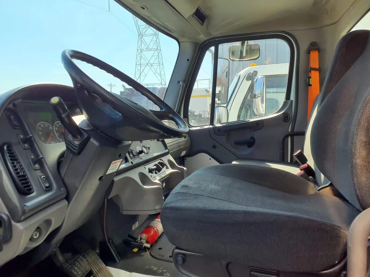 2018 Freightliner M2 106 in Indianapolis, IN — photo 7