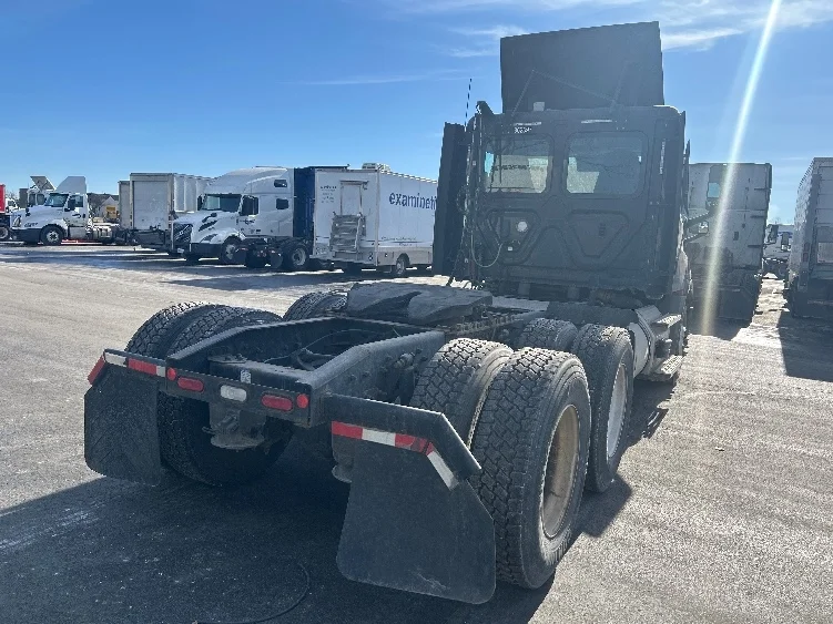 2020 Freightliner Cascadia in La Porte, IN — photo 7