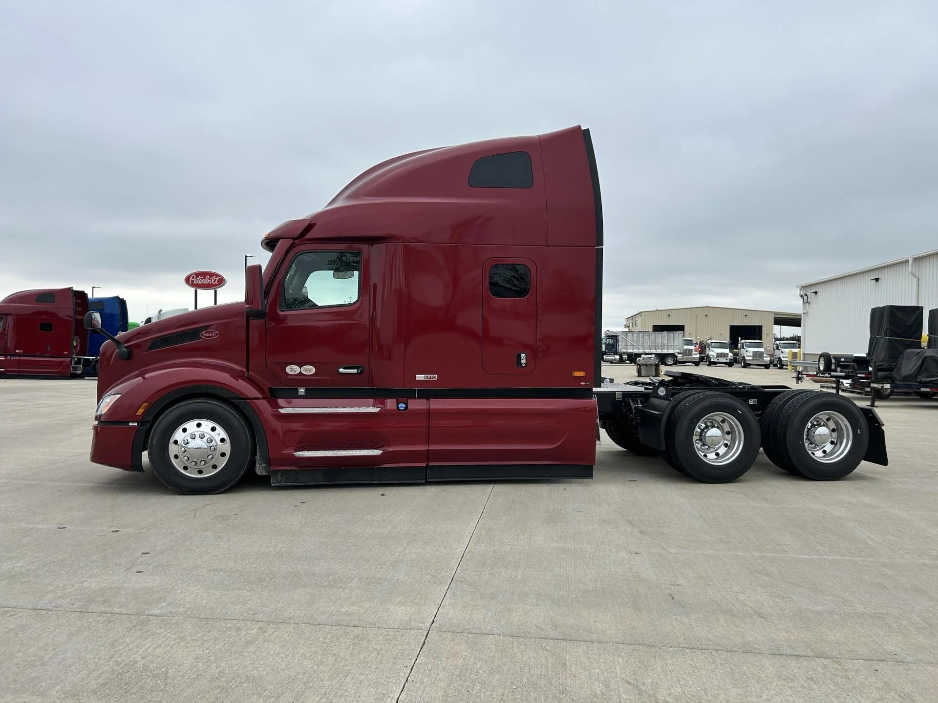 2027 Peterbilt 579 in Perrysburg, OH — photo 2