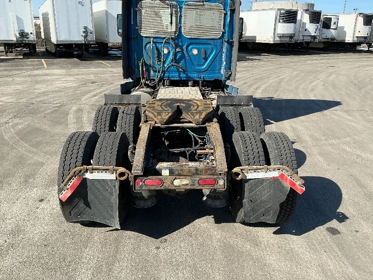 2020 Freightliner Cascadia in La Porte, IN — photo 6