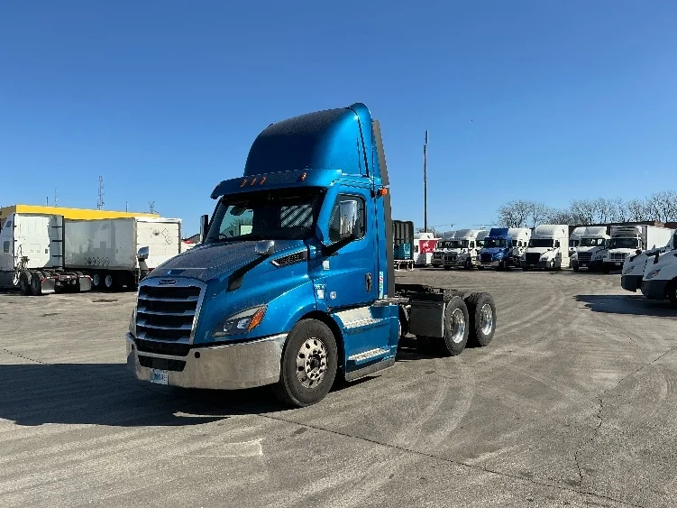 2020 Freightliner Cascadia in La Porte, IN — photo 3