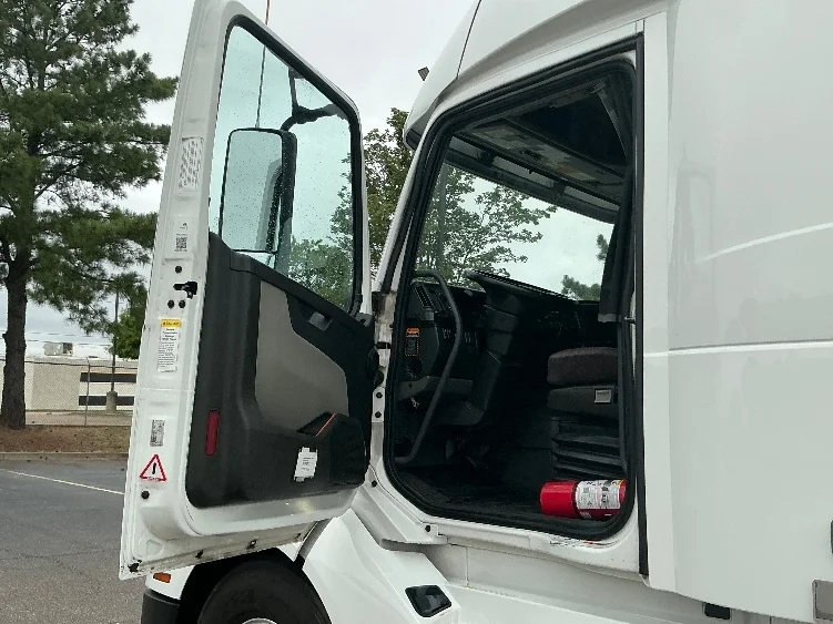 2023 Volvo in Olive Branch, MS — photo 9