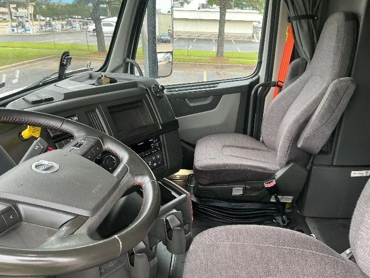2023 Volvo in Olive Branch, MS — photo 10