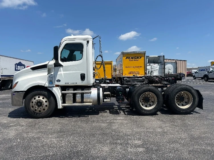 2020 Freightliner Cascadia in Tulsa, OK — photo 4