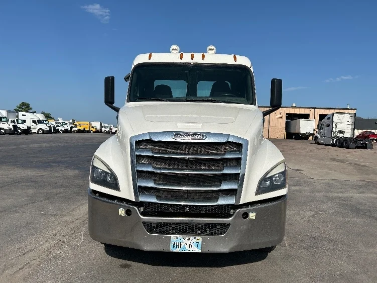 2020 Freightliner Cascadia in Tulsa, OK — photo 2