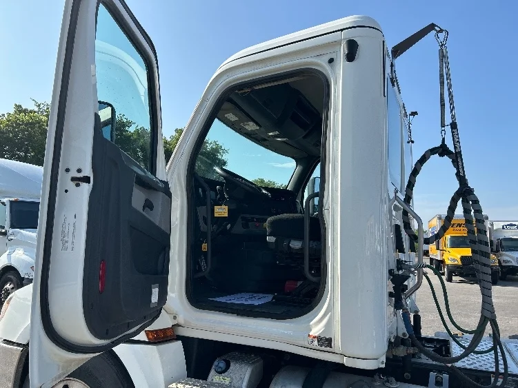 2020 Freightliner Cascadia in Tulsa, OK — photo 9