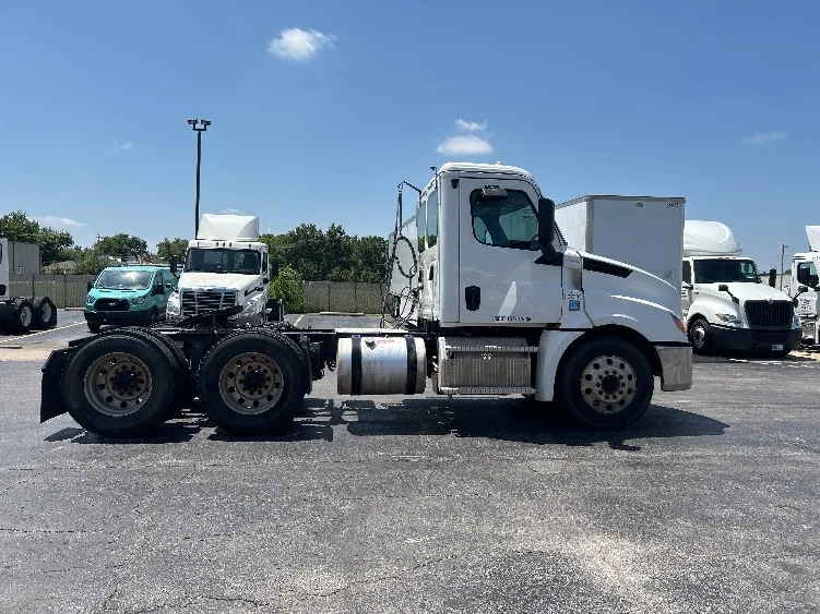 2020 Freightliner Cascadia in Tulsa, OK — photo 8