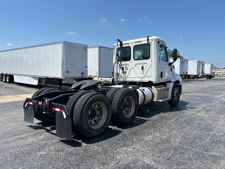 2020 Freightliner Cascadia in Tulsa, OK — photo 7