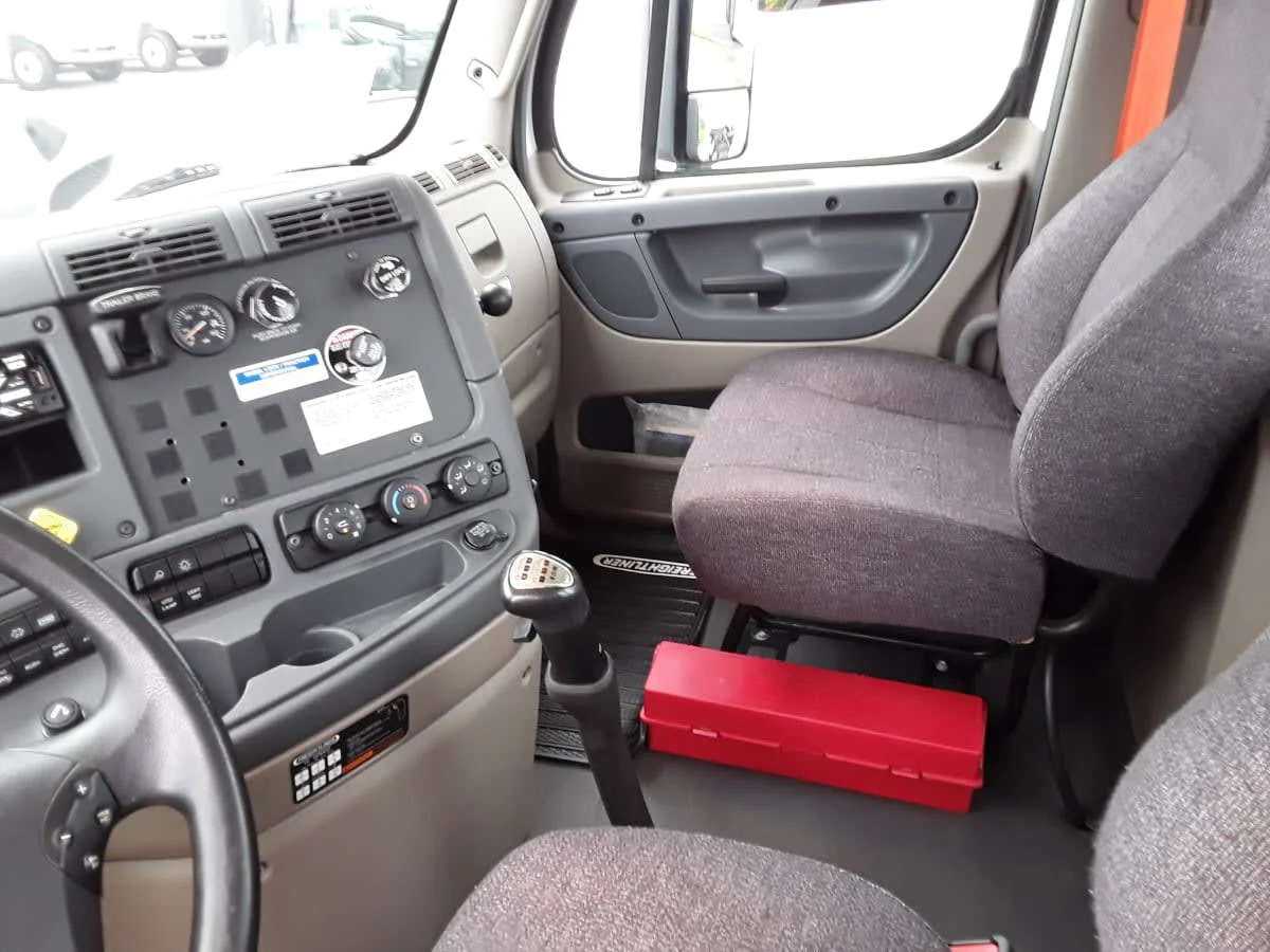 2020 Freightliner Cascadia in Altoona, IA — photo 7
