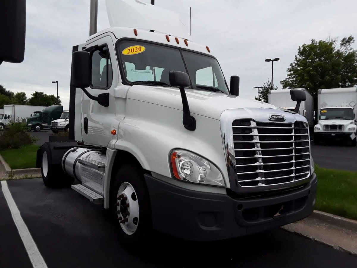 2020 Freightliner Cascadia in Altoona, IA — photo 3