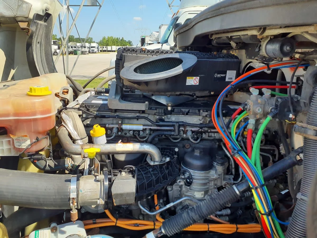 2019 Freightliner Cascadia in Indianapolis, IN — photo 8