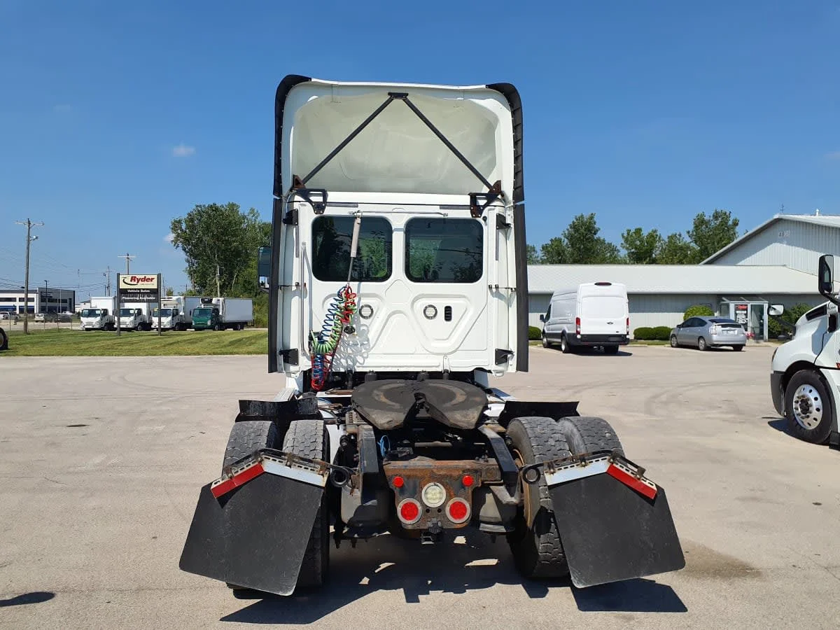 2019 Freightliner Cascadia in Indianapolis, IN — photo 5