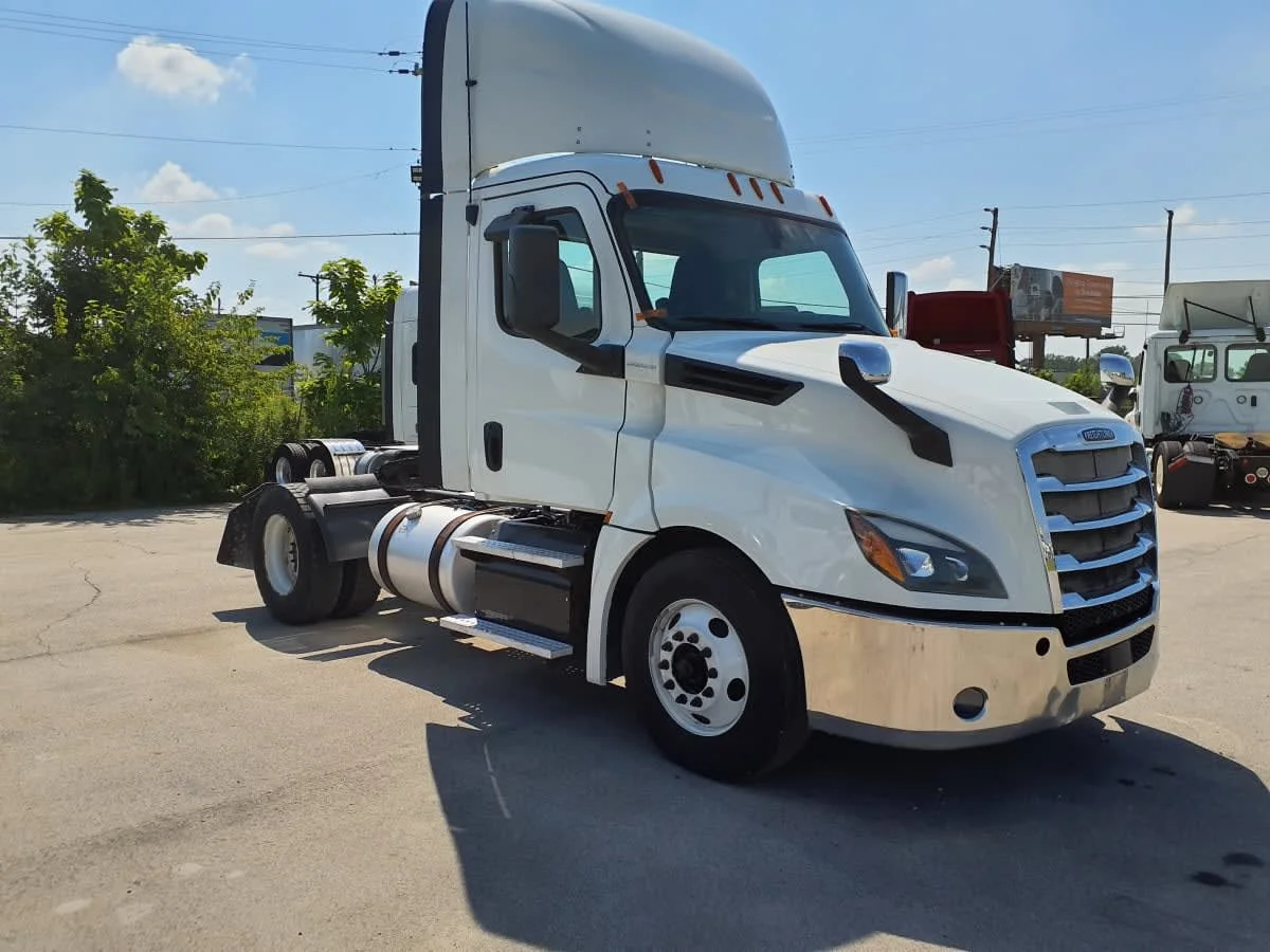 2019 Freightliner Cascadia in Indianapolis, IN — photo 3