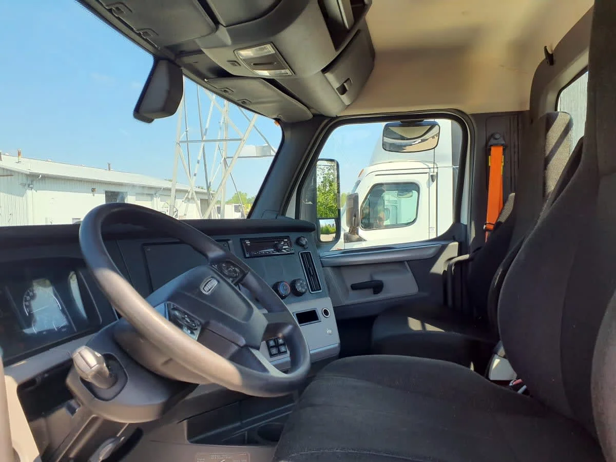 2019 Freightliner Cascadia in Indianapolis, IN — photo 7