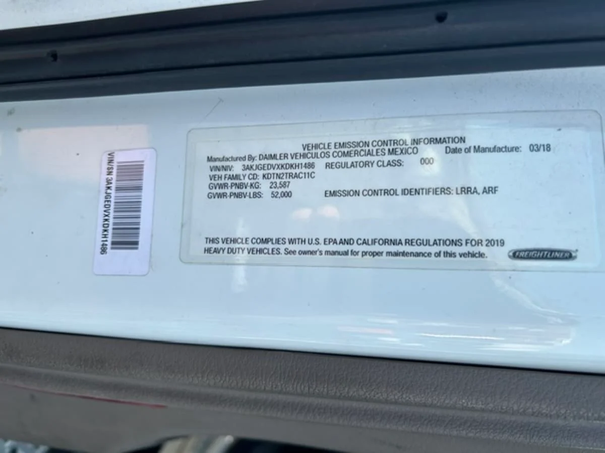 2019 Freightliner Cascadia in Farmingdale, NY — photo 12