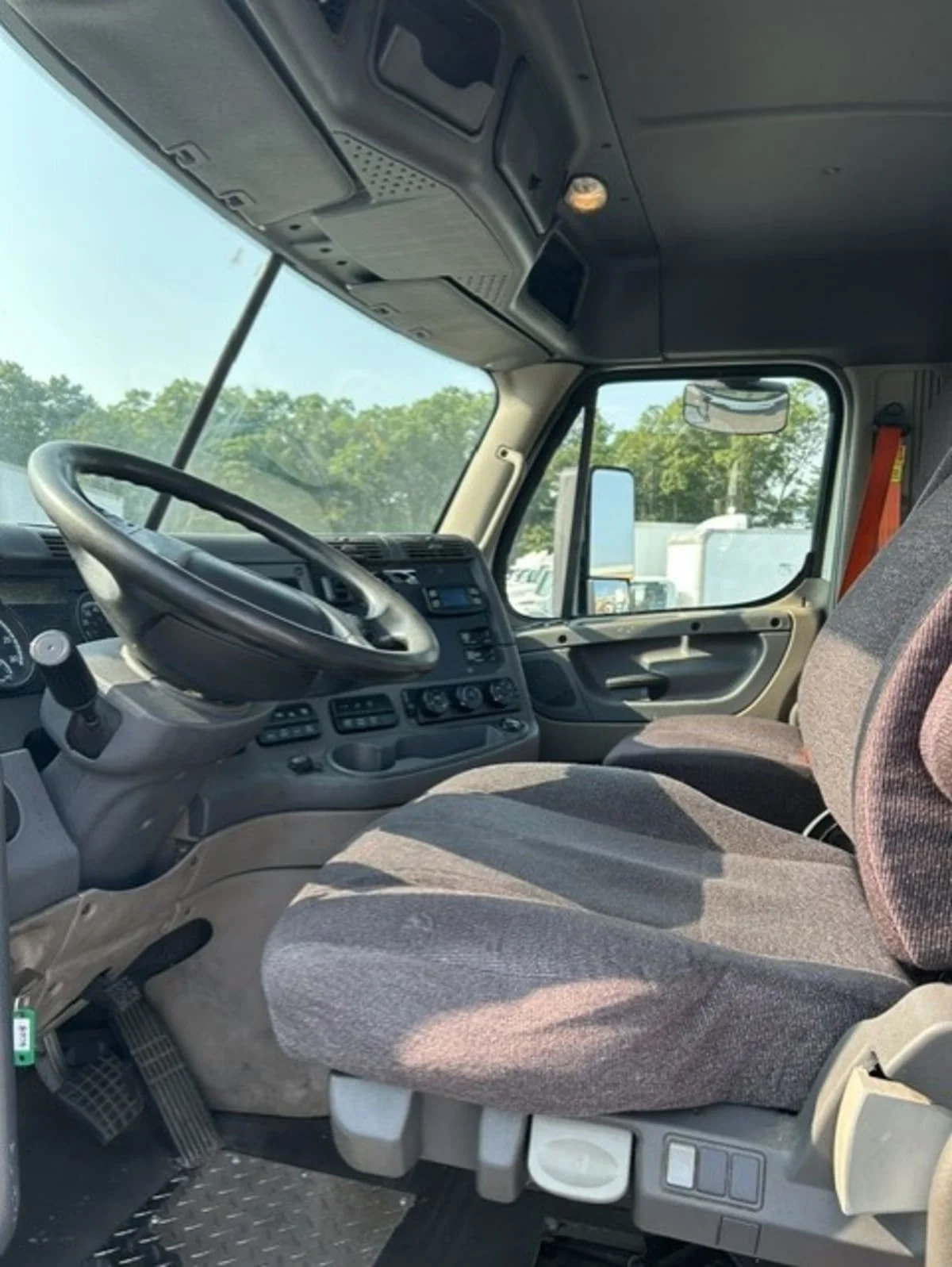 2019 Freightliner Cascadia in Farmingdale, NY — photo 7