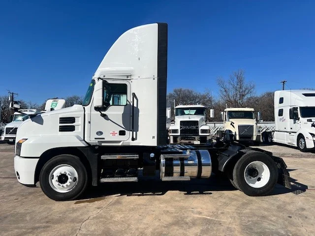 2022 Mack Anthem in Dallas Irving Blvd, TX — photo 4