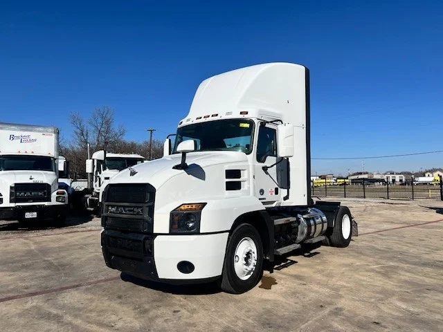 2022 Mack Anthem in Dallas Irving Blvd, TX