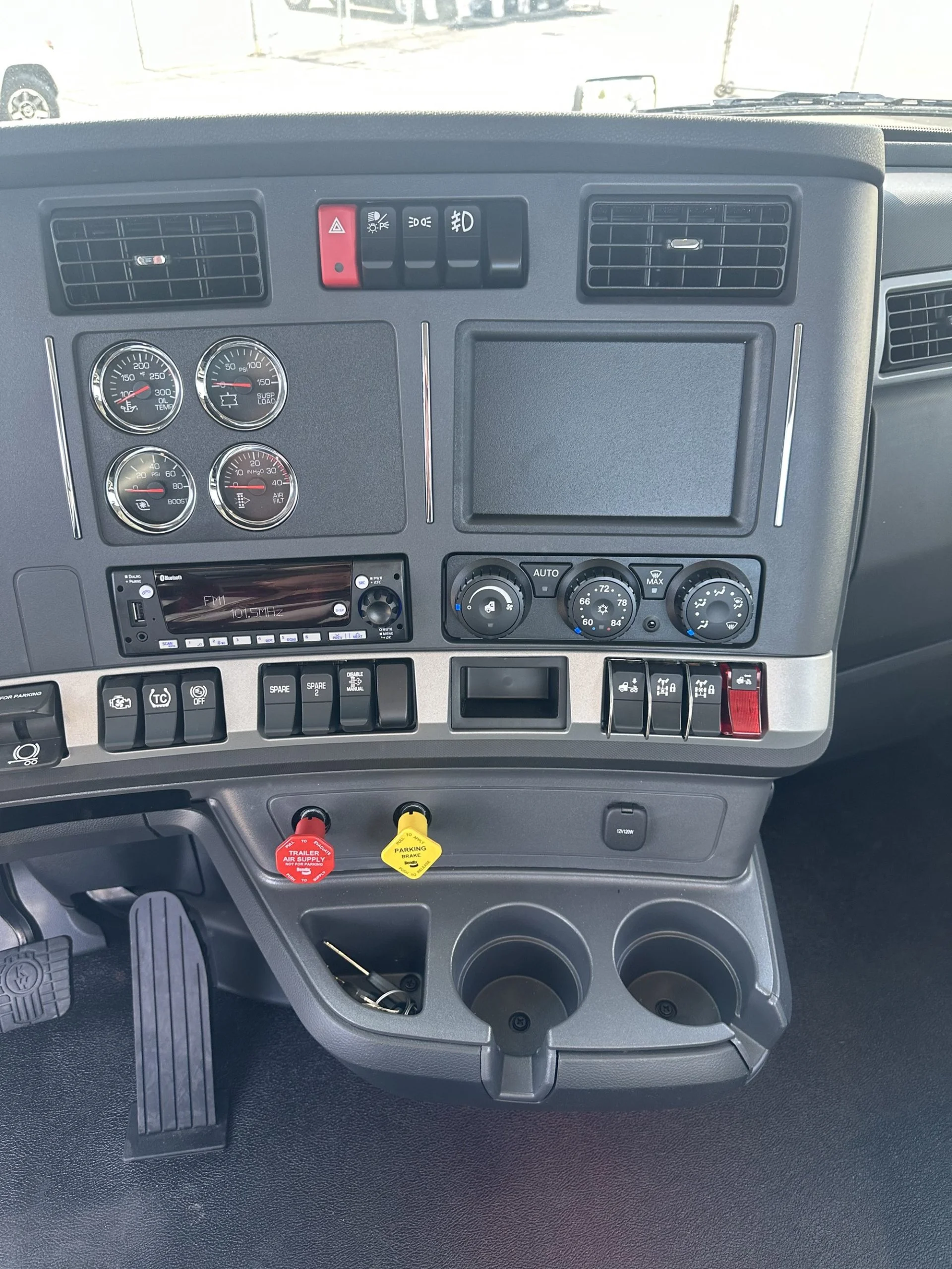 2026 Kenworth T680 - image 6