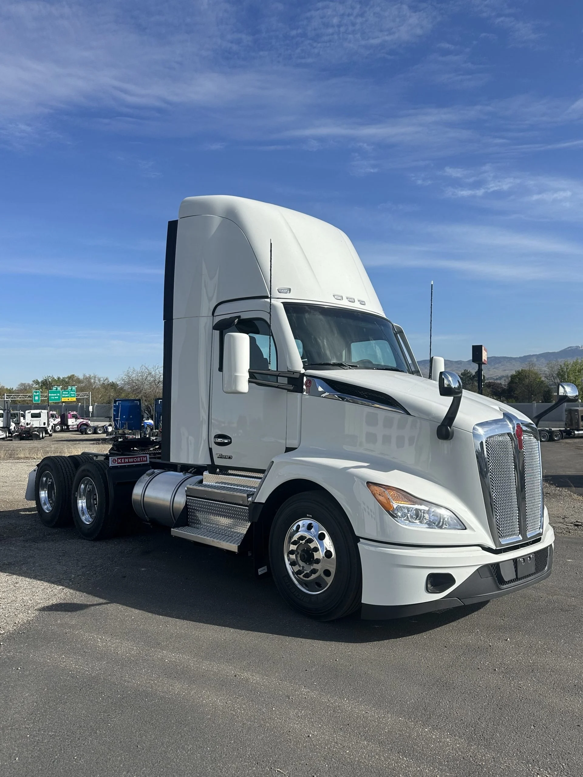 2026 Kenworth T680 - image 2