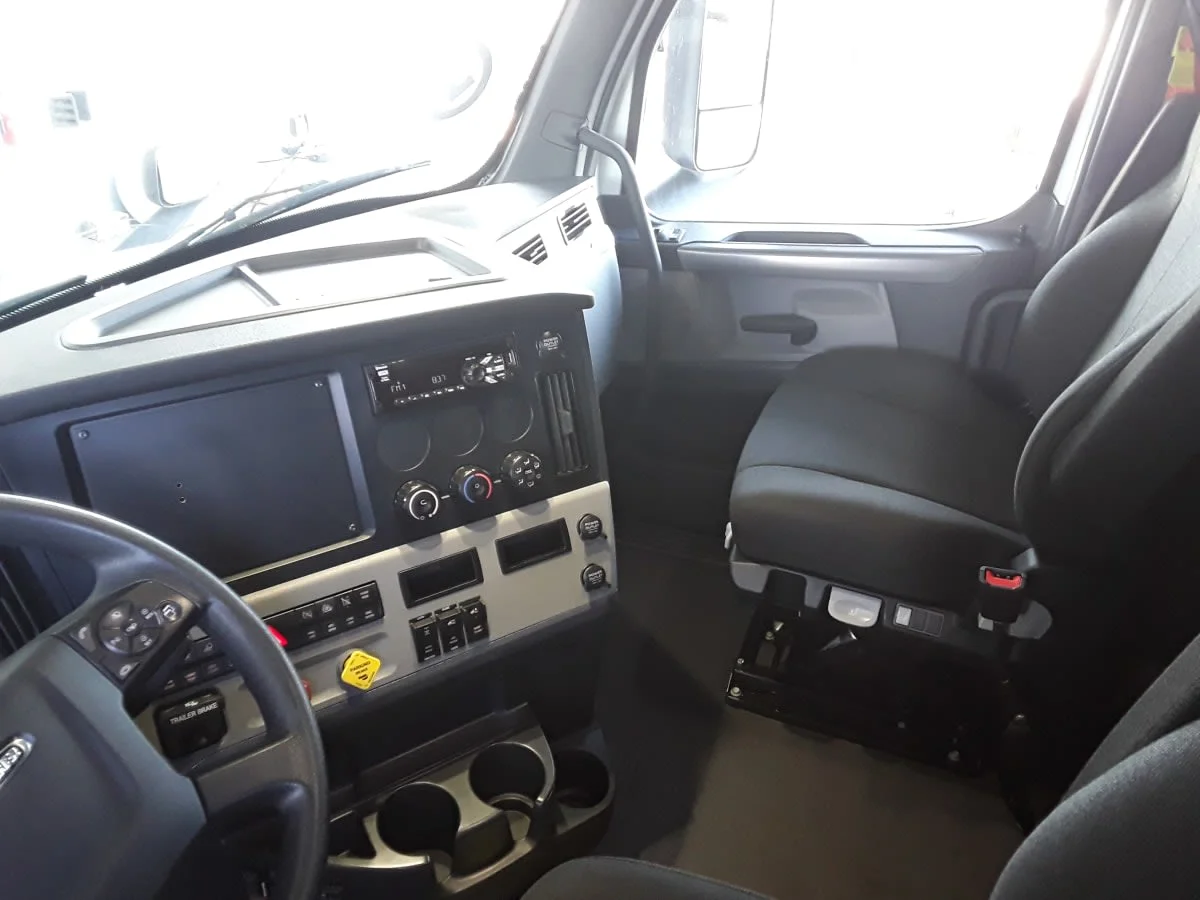 2020 Freightliner Cascadia in Hilliard, OH — photo 7
