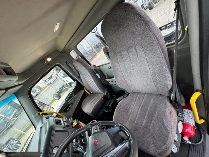 2023 Peterbilt 567 - image 21