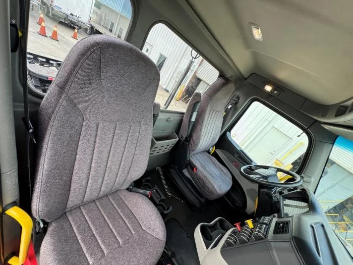 2023 Peterbilt 567 - image 24