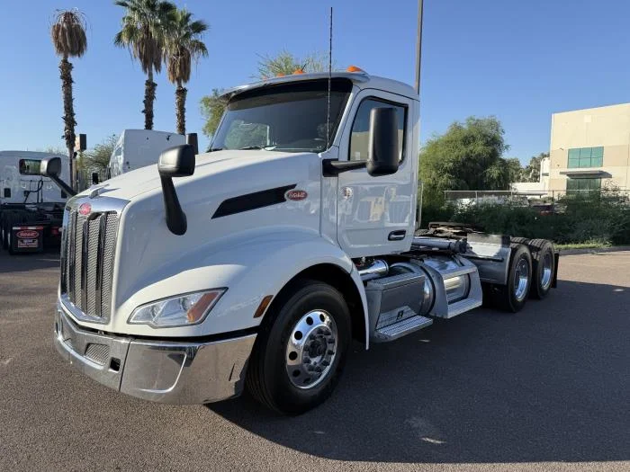 2023 Peterbilt 579 - image 2