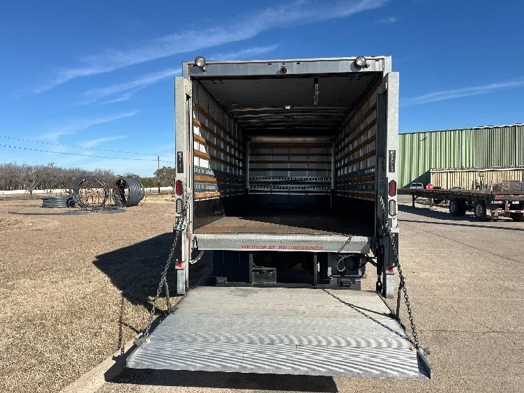 2019 Freightliner M2 106 - image 9