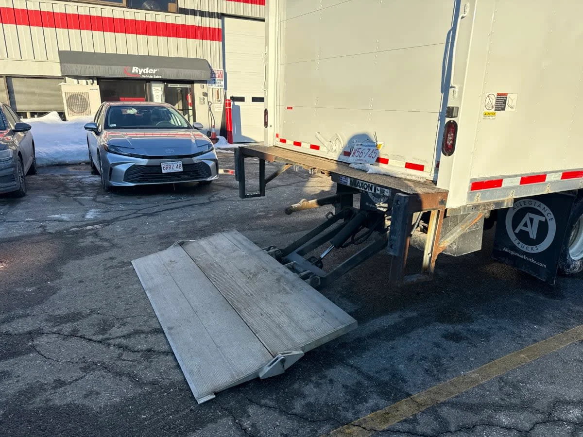 2019 Isuzu NPR - image 10