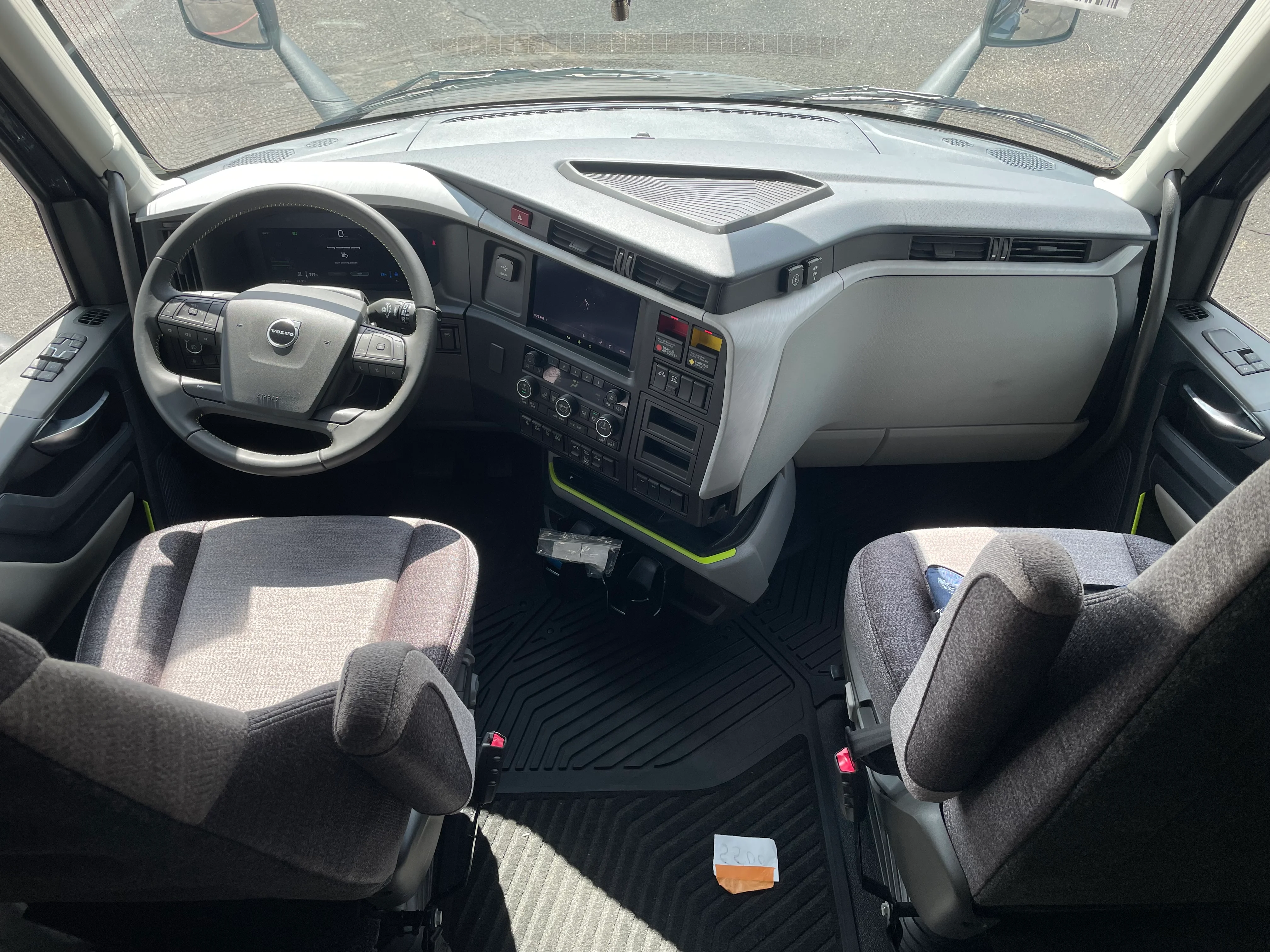 2026 Volvo VNL 660 in Amarillo, TX — photo 11