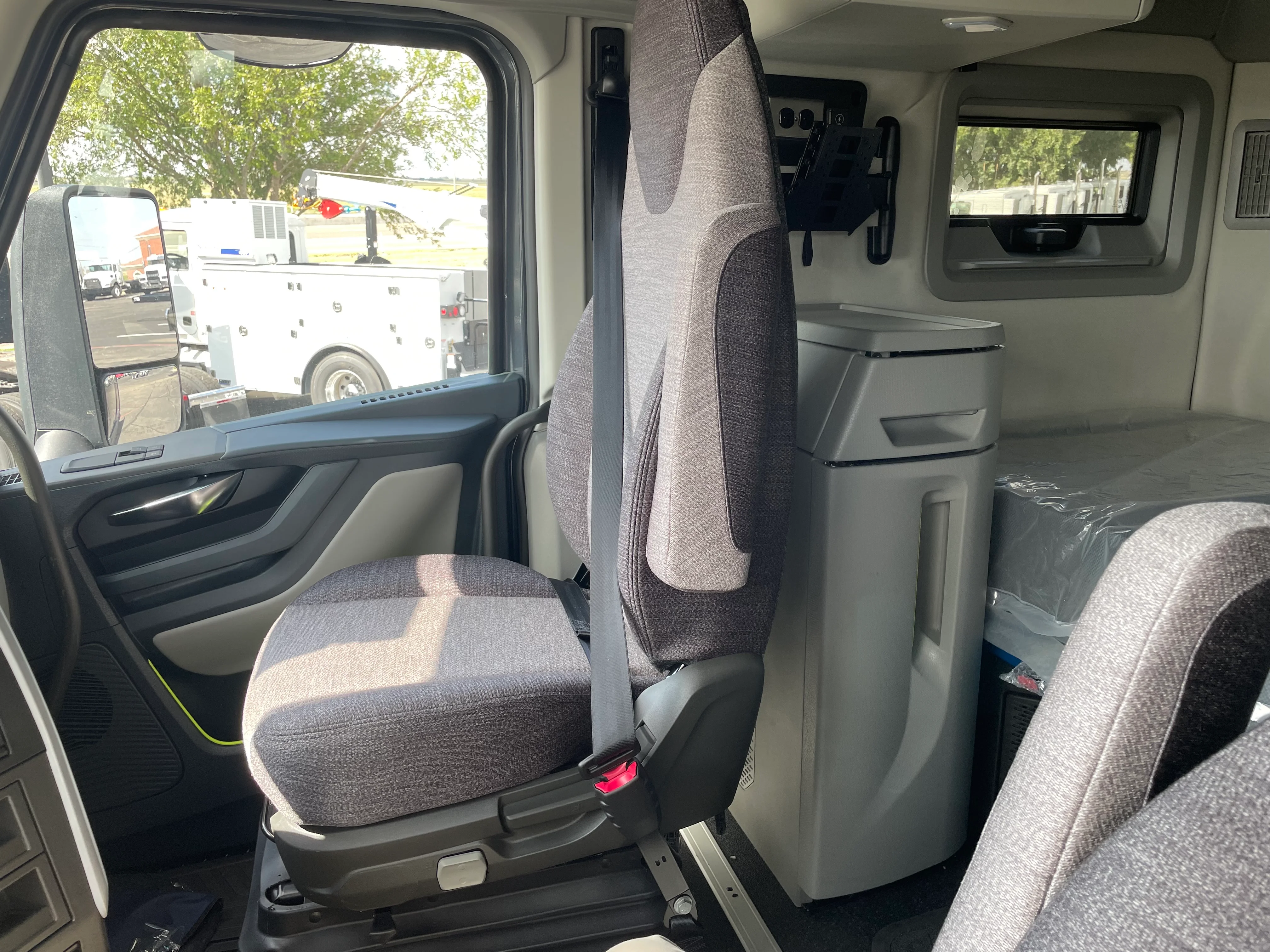 2026 Volvo VNL 660 in Amarillo, TX — photo 17