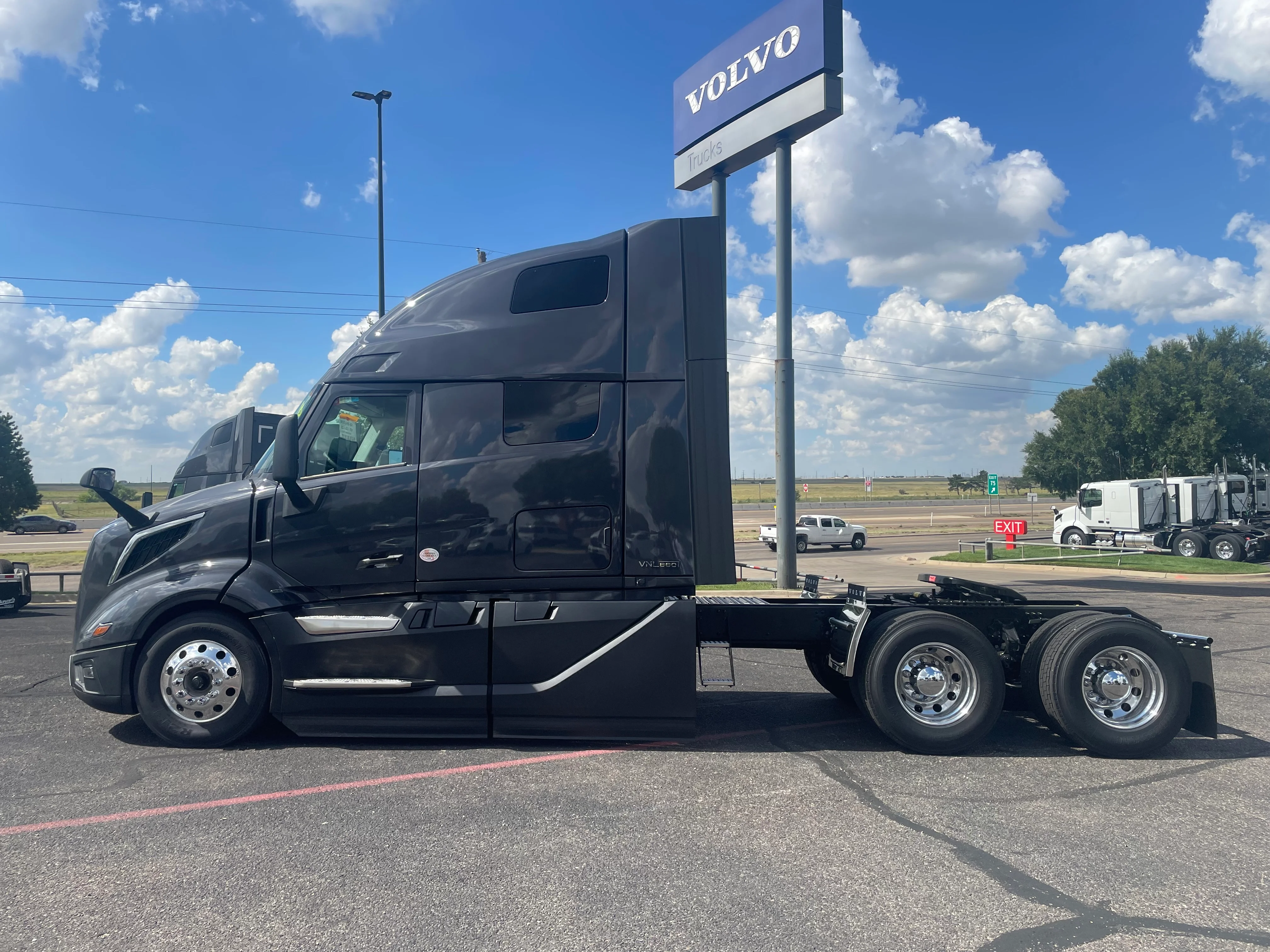 2026 Volvo VNL 660 in Amarillo, TX — photo 2