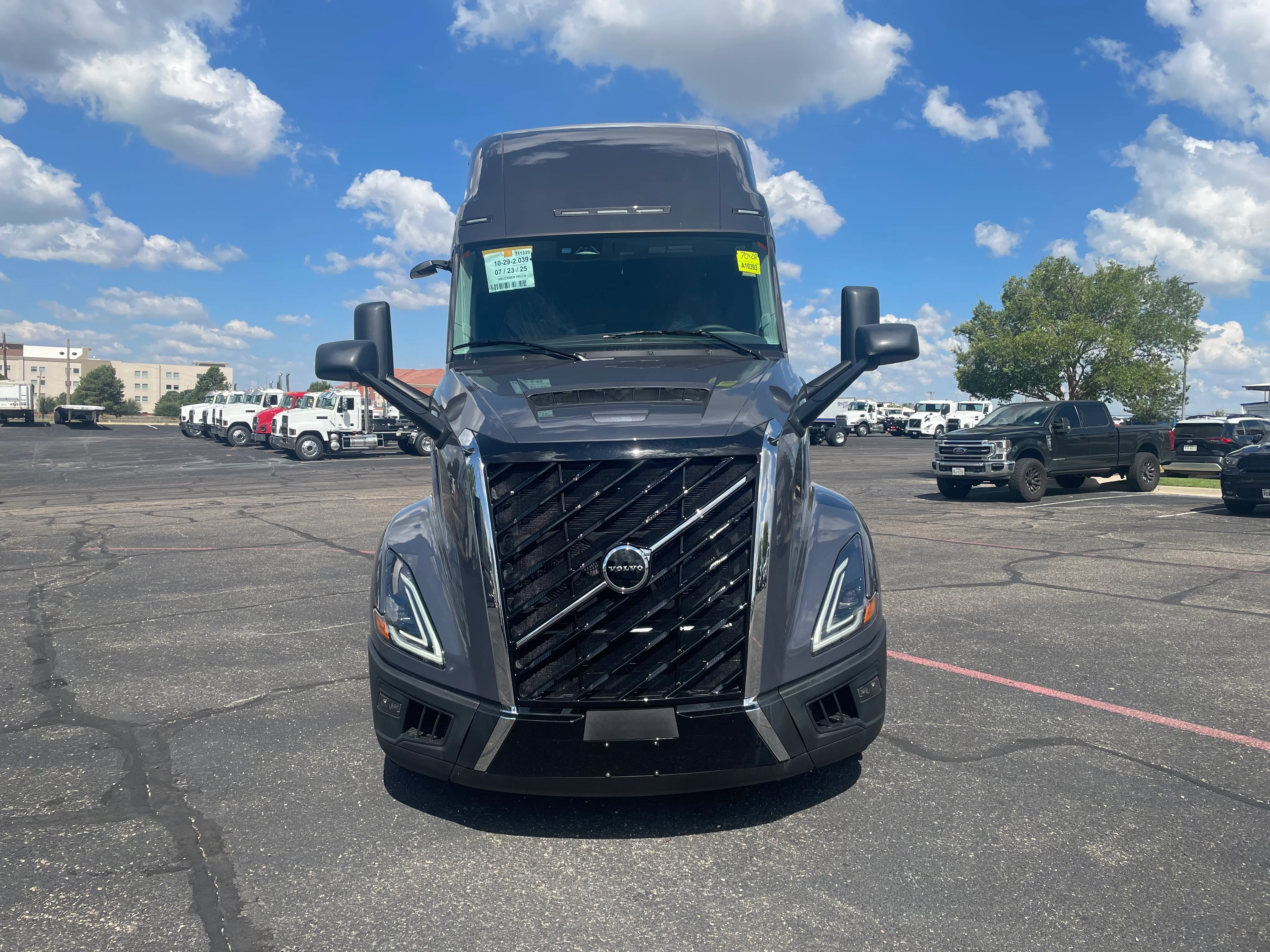 2026 Volvo VNL 660 in Amarillo, TX — photo 22