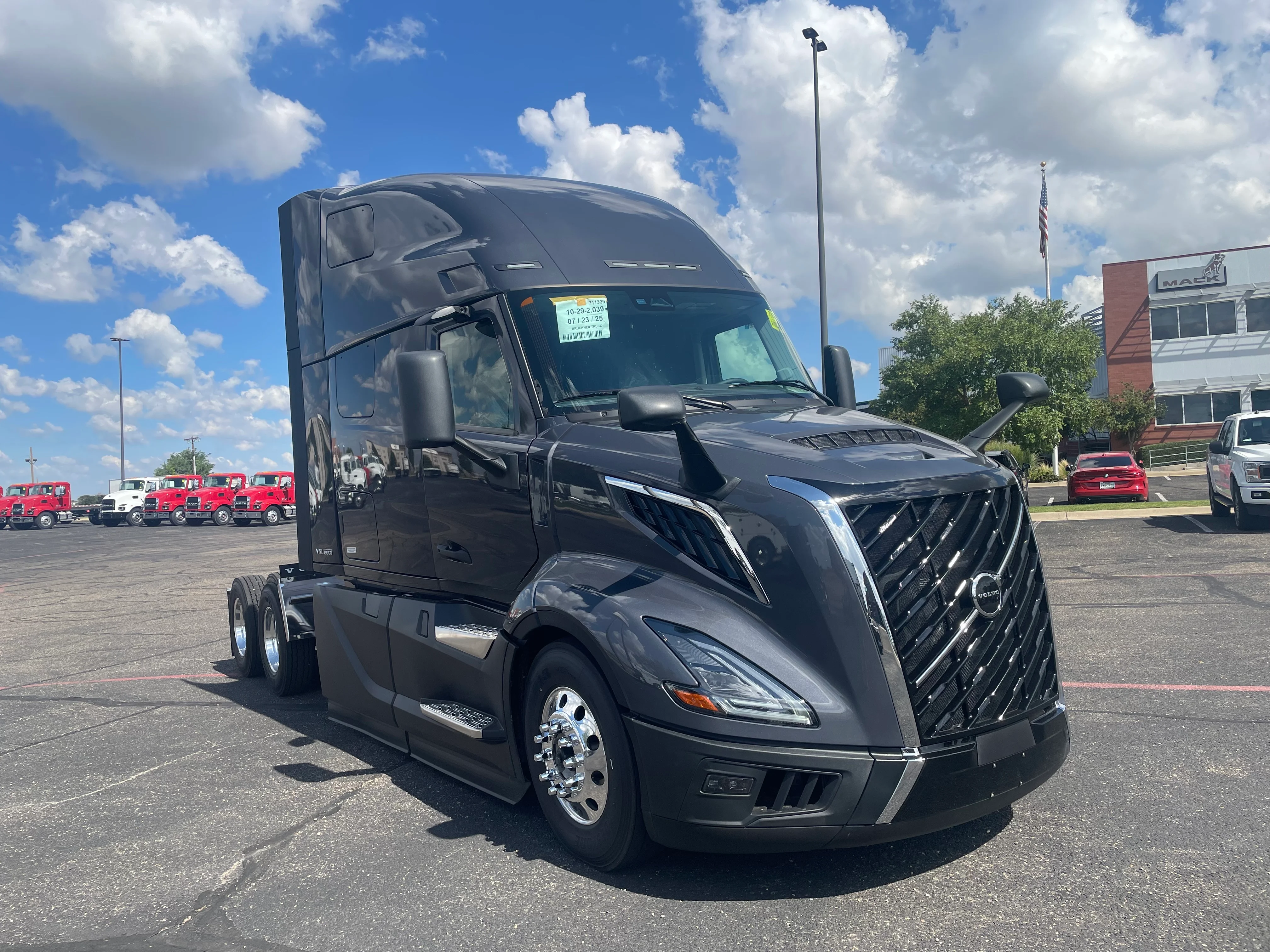 2026 Volvo VNL 660 in Amarillo, TX — photo 4