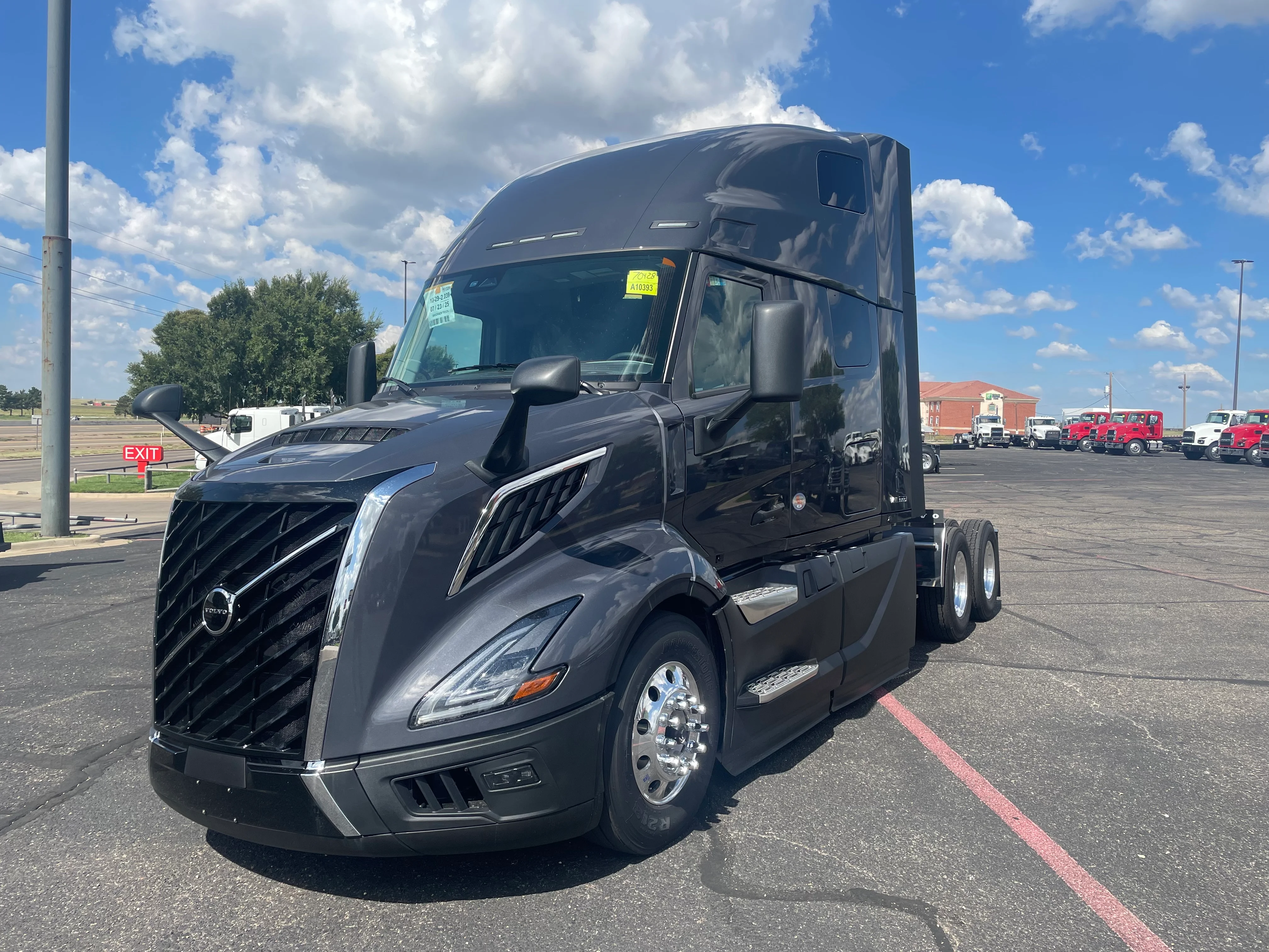 2026 Volvo VNL 660 in Amarillo, TX