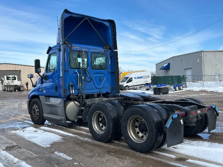 2018 Freightliner Cascadia in Moberly, MO — photo 5