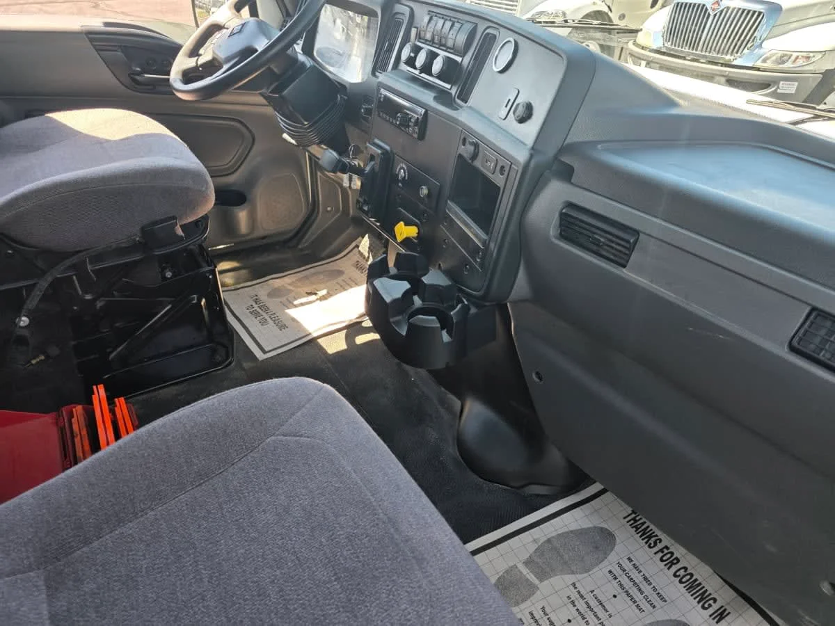 2021 International MV - image 7