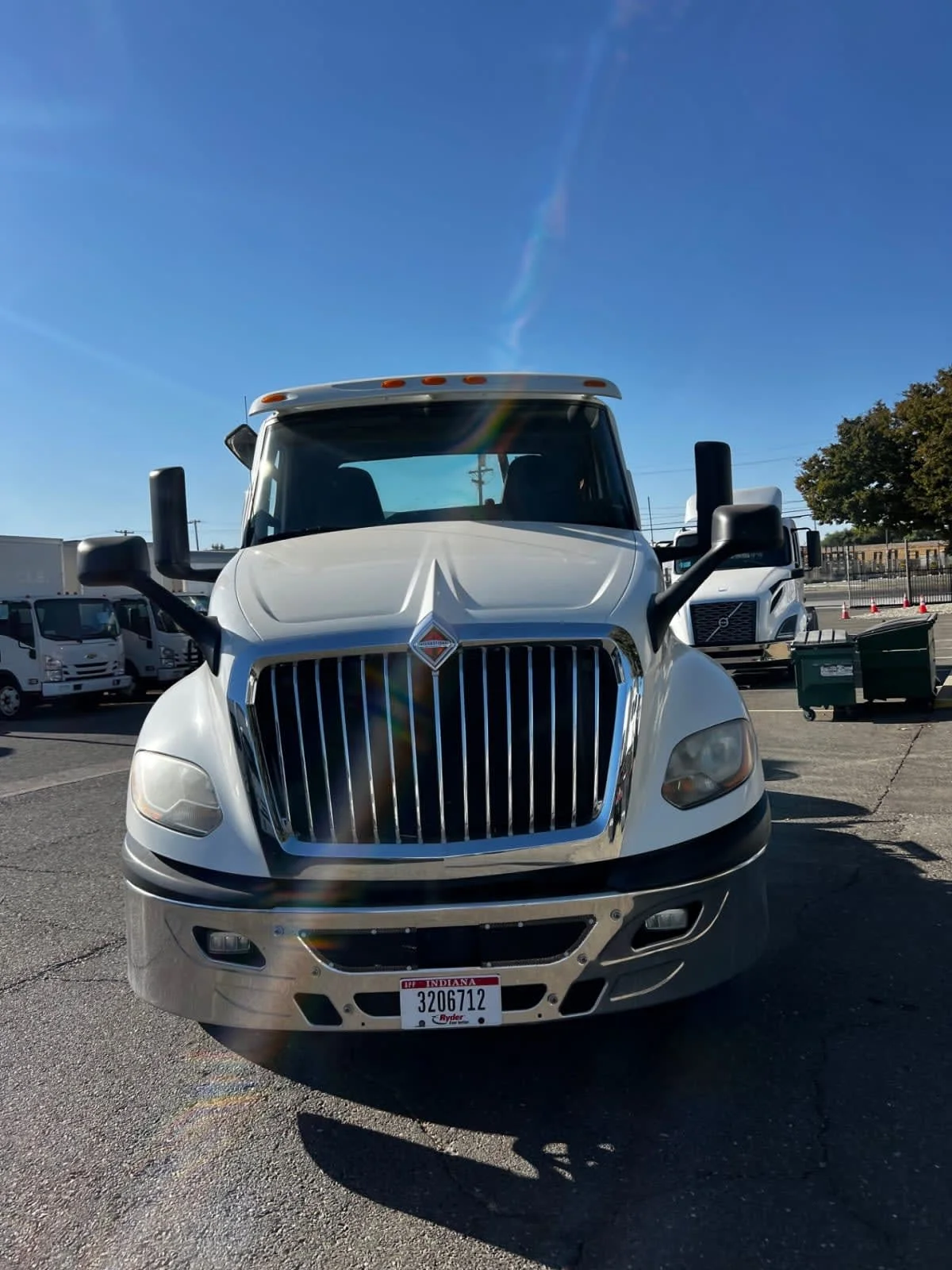 2018 International LT - image 2