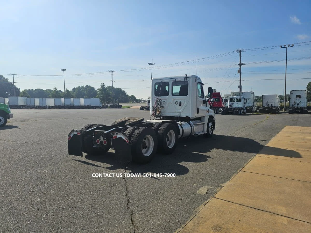 2020 Freightliner Cascadia in North Little Rock, AR — photo 4