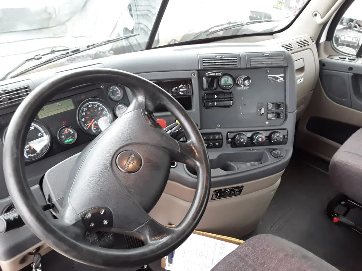 2020 Freightliner Cascadia in North Little Rock, AR — photo 7