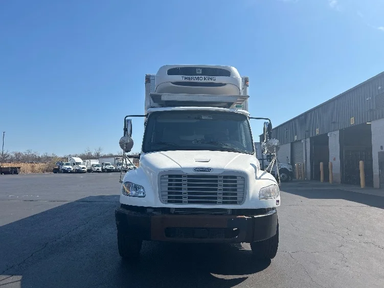 2019 Freightliner M2 106 - image 2