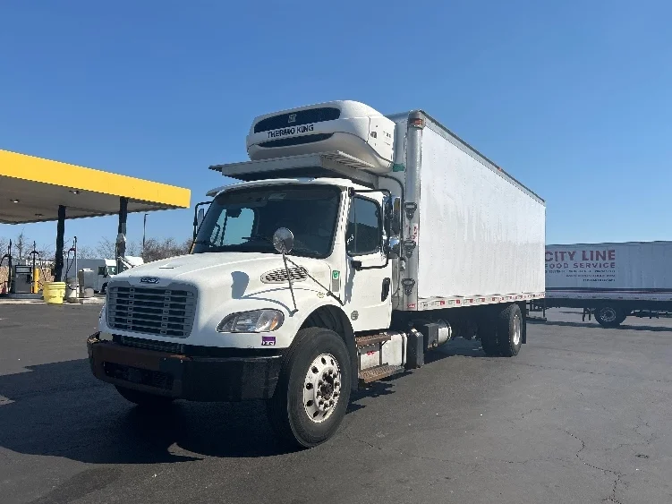 2019 Freightliner M2 106 - image 3